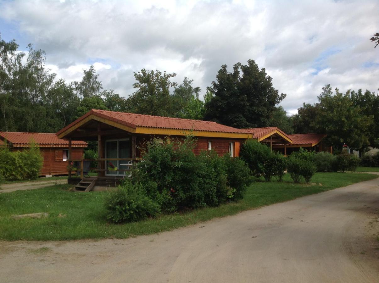 Camping Le Pont D'Allagnon Lempdes sur Allagnon Exteriér fotografie
